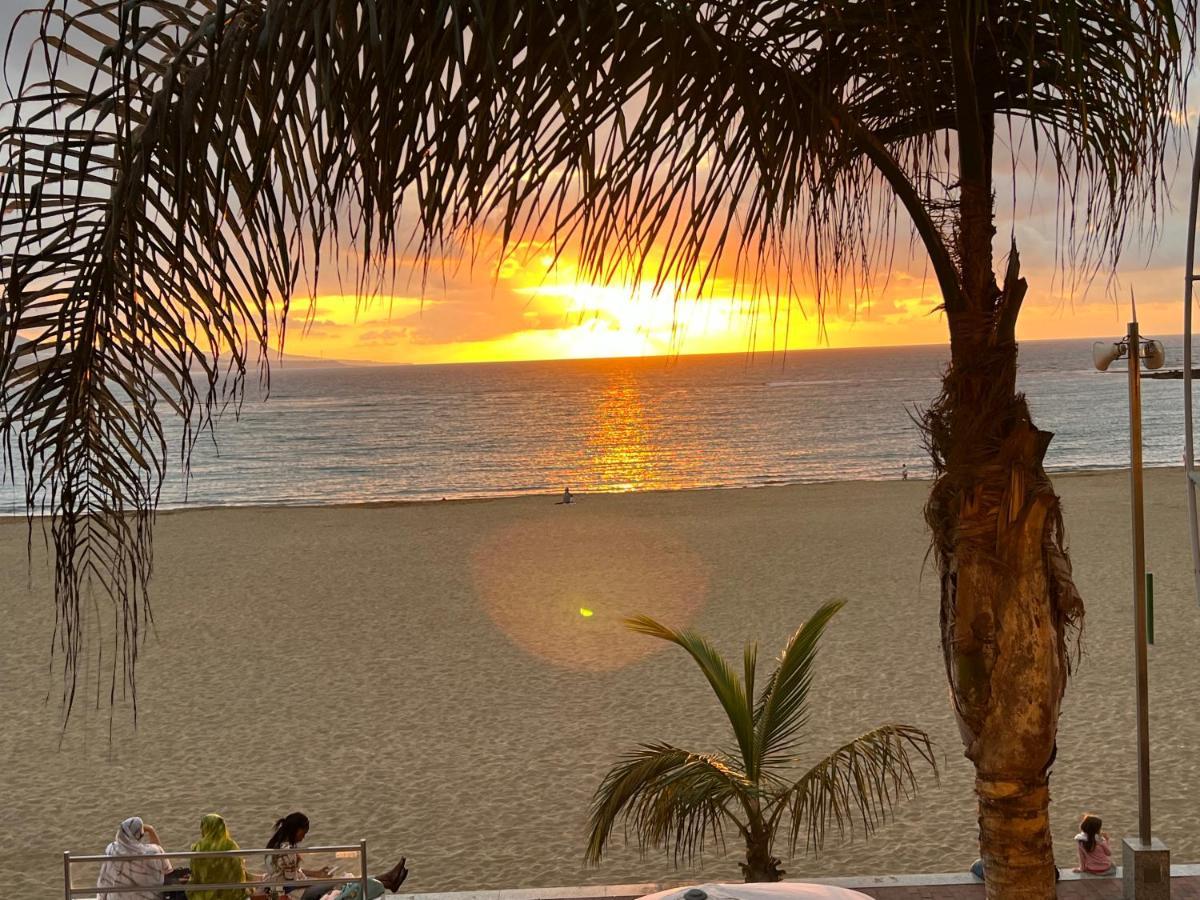 Beach And Sunset Las Palmas de Gran Canaria Exterior photo